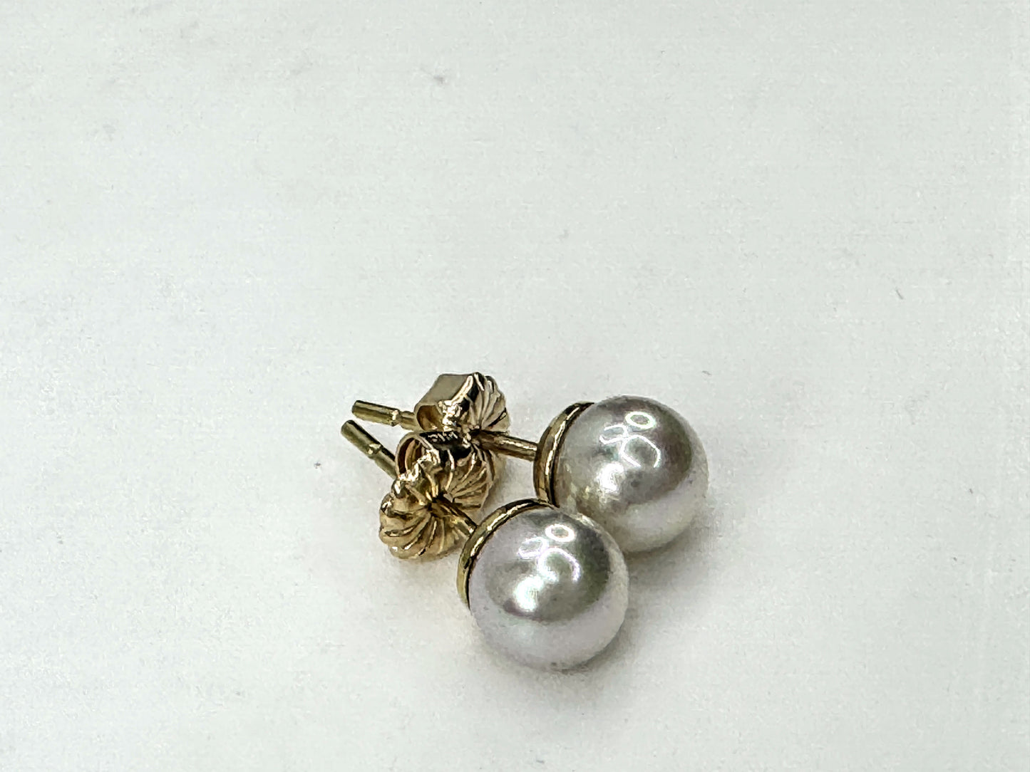 Vintage 1950s 14K Gold Akoya Pearl Stud Earrings 6.05mm Lustrous Pair JR1679