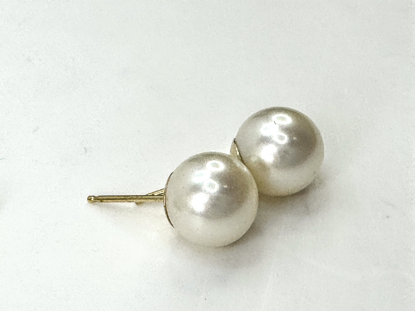 Mid-Century 14K Yellow Gold 8.2mm Fine Akoya Pearl Stud Earrings Pair JR1680