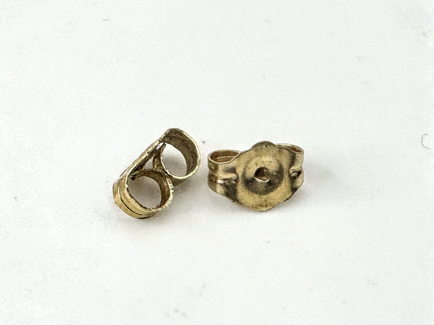 Mid-Century 14K Yellow Gold 8.2mm Fine Akoya Pearl Stud Earrings Pair JR1680