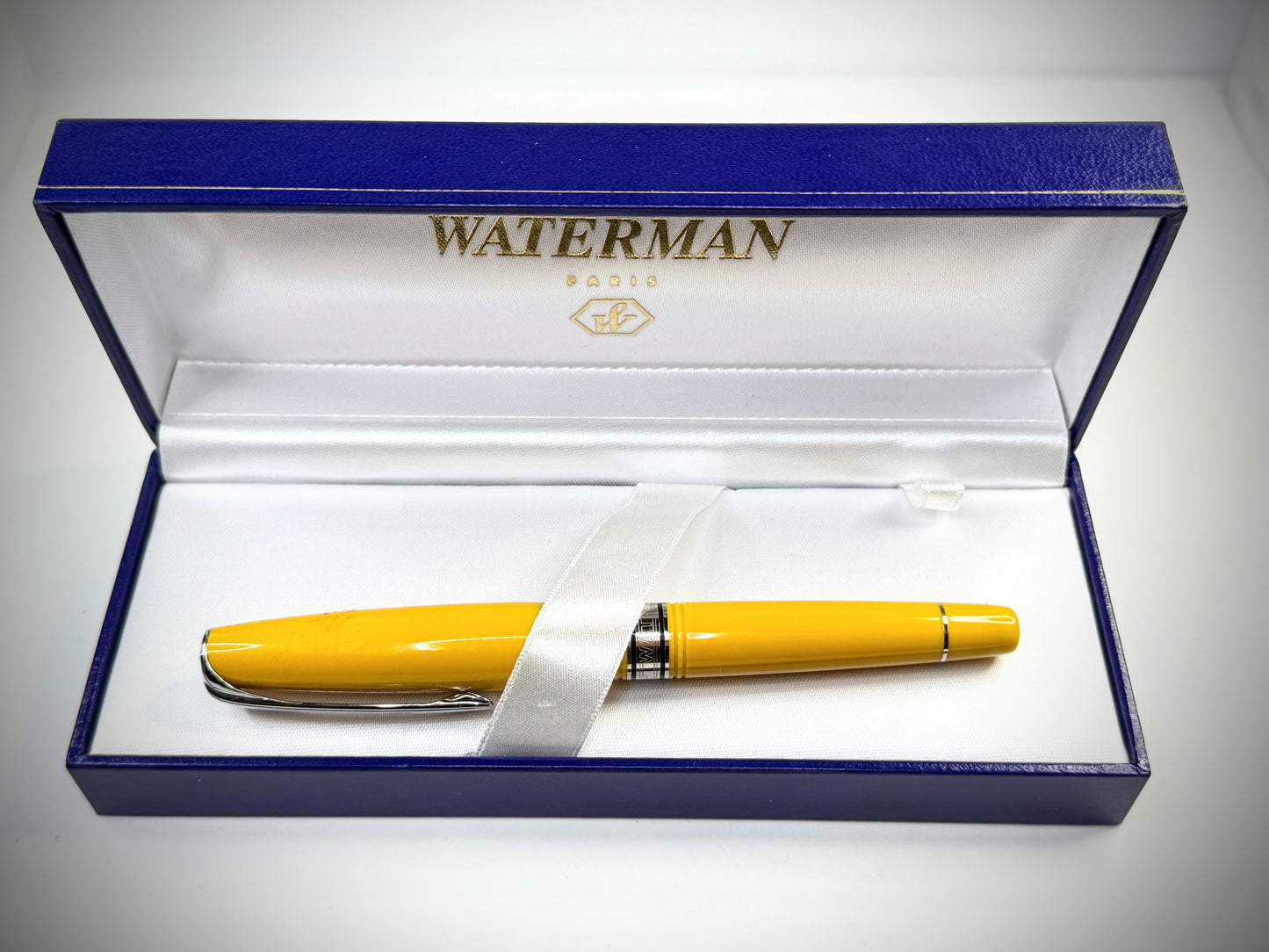 Vintage Waterman Paris Yellow Lacquer Fountain Pen 18K Nib Paris with box SS309