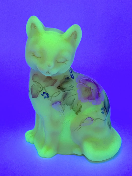 Fenton by M Kibbe Burmese glows Rose body sitting cat eye closed A275