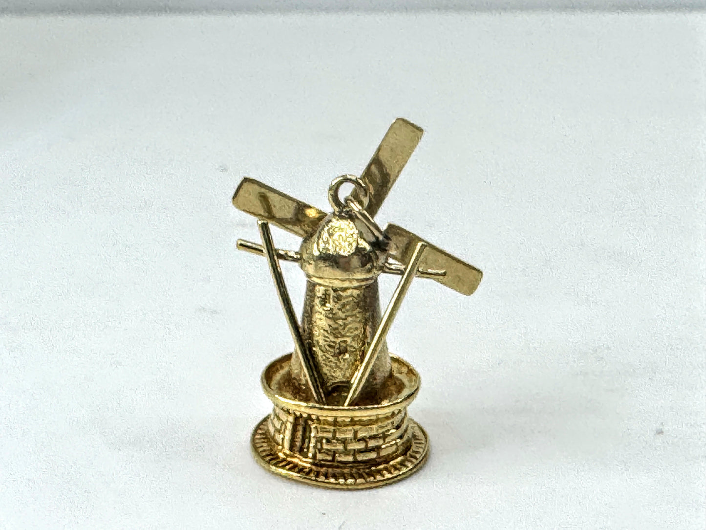 Vintage 18K Gold Mechanical Dutch Windmill Charm Pendant Moving Fan JR1686