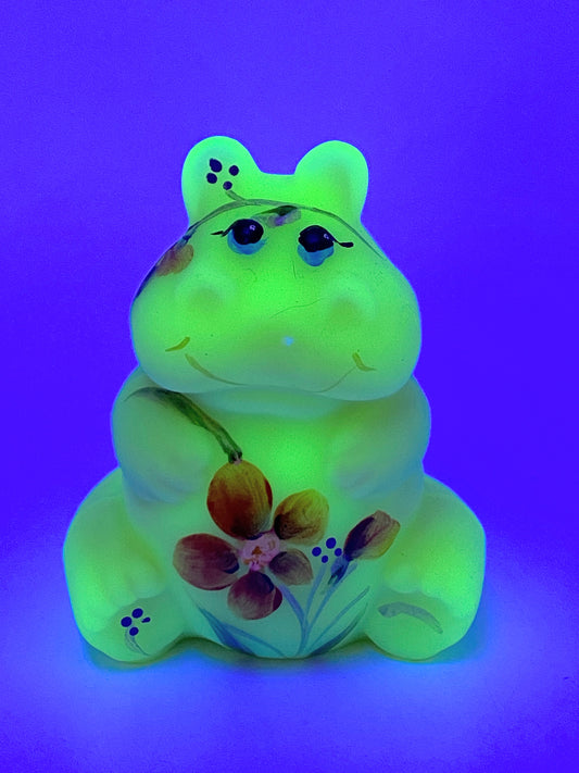 Fenton adorable Hippo Burmese Glows Red FLower decoration by D Custsham A276