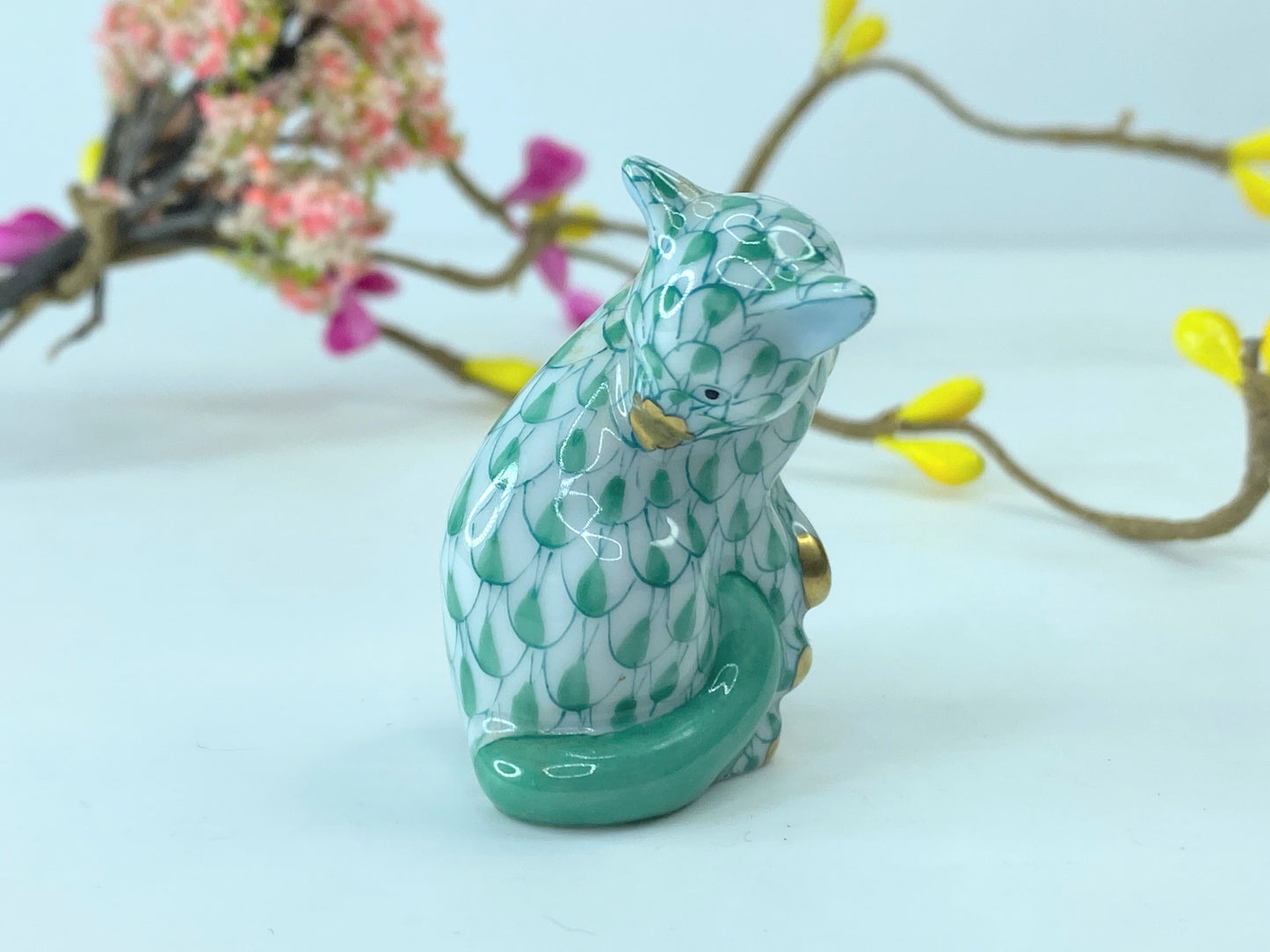 HEREND Miniature Cat 5283 - Green Fishnet - Domestic Collection A206