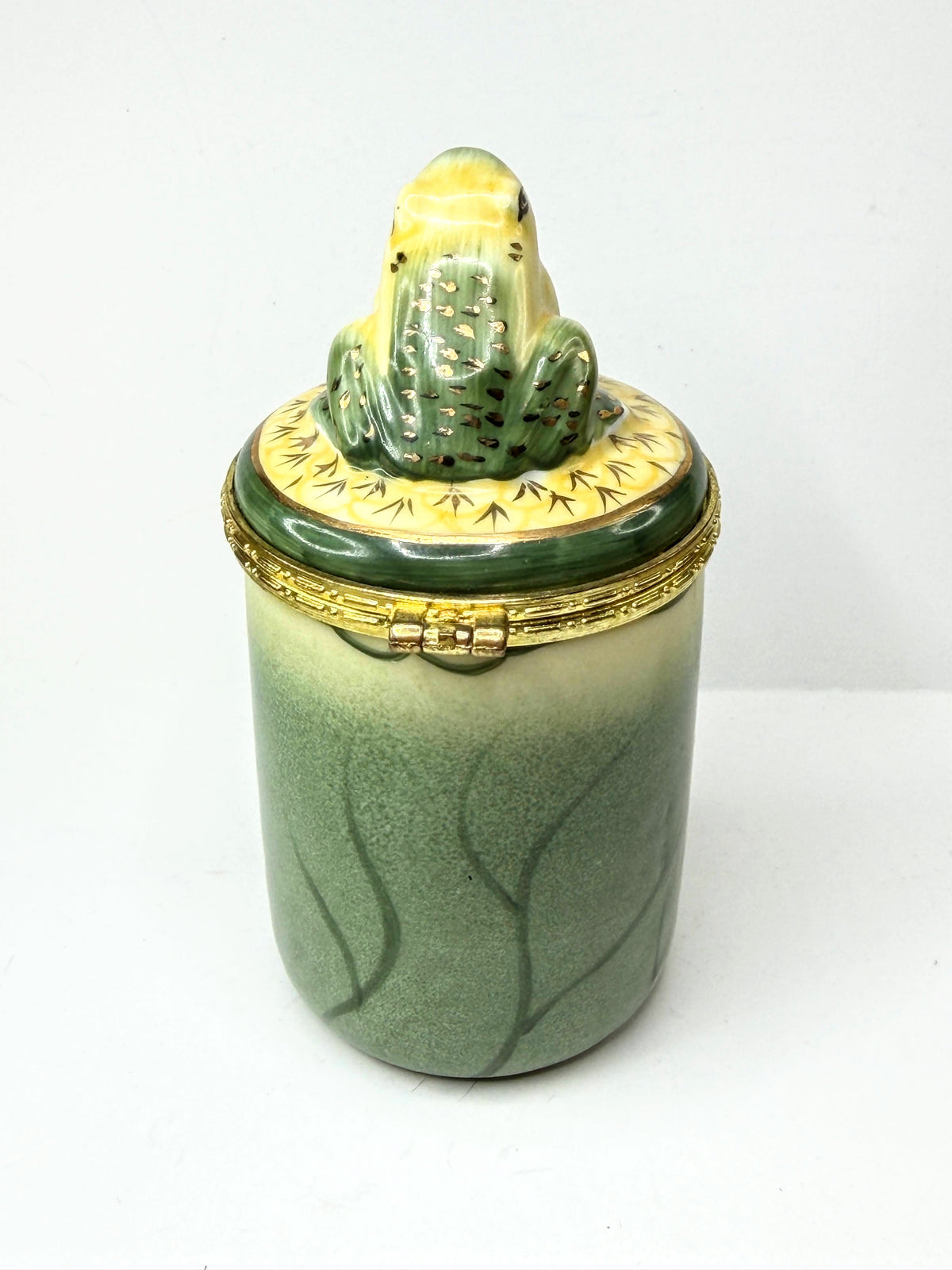 Green Porcelain Frog Figurine Candle Holder Trinket Box 4.5" XN144