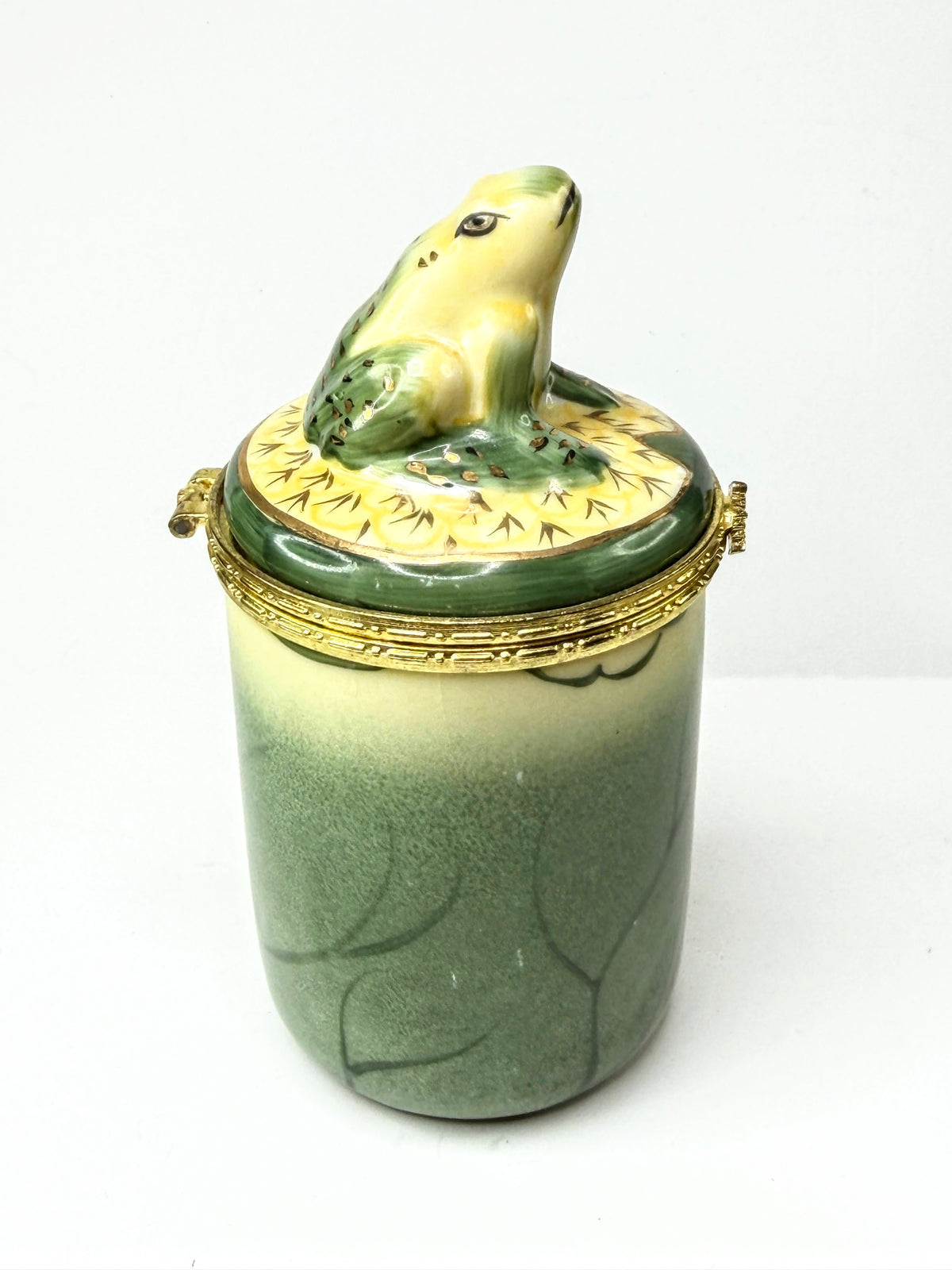 Green Porcelain Frog Figurine Candle Holder Trinket Box 4.5" XN144