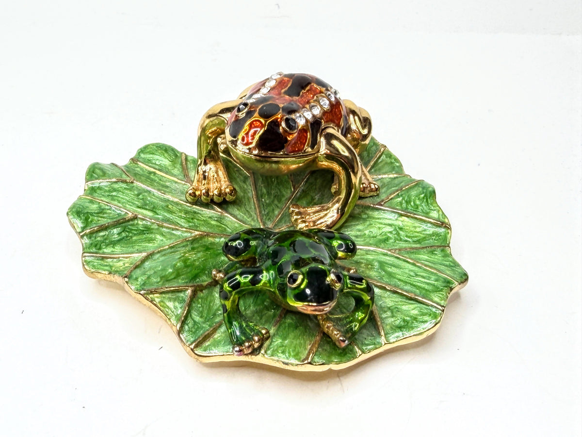 Enameled Crystal Frogs on Lotus Leaf Decor XN146