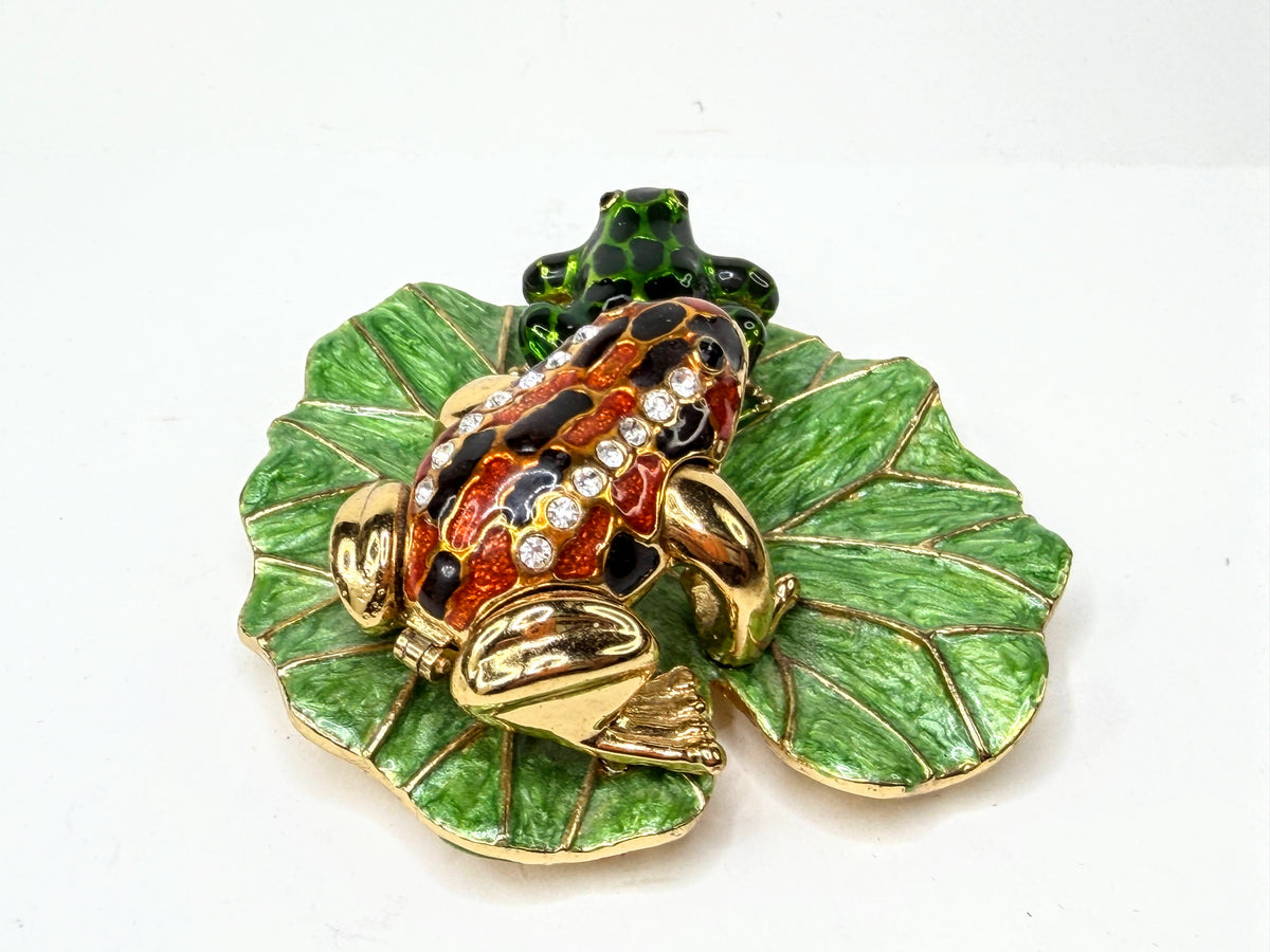 Enameled Crystal Frogs on Lotus Leaf Decor XN146