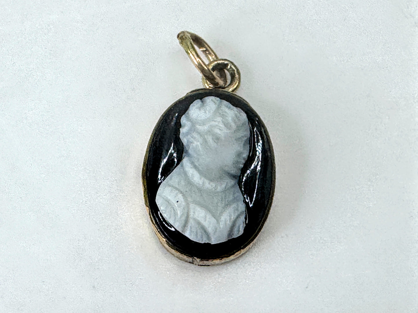10K Yellow Gold Black Onyx Cameo Oval Pendant Charm JR1690