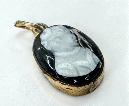 10K Yellow Gold Black Onyx Cameo Oval Pendant Charm JR1690