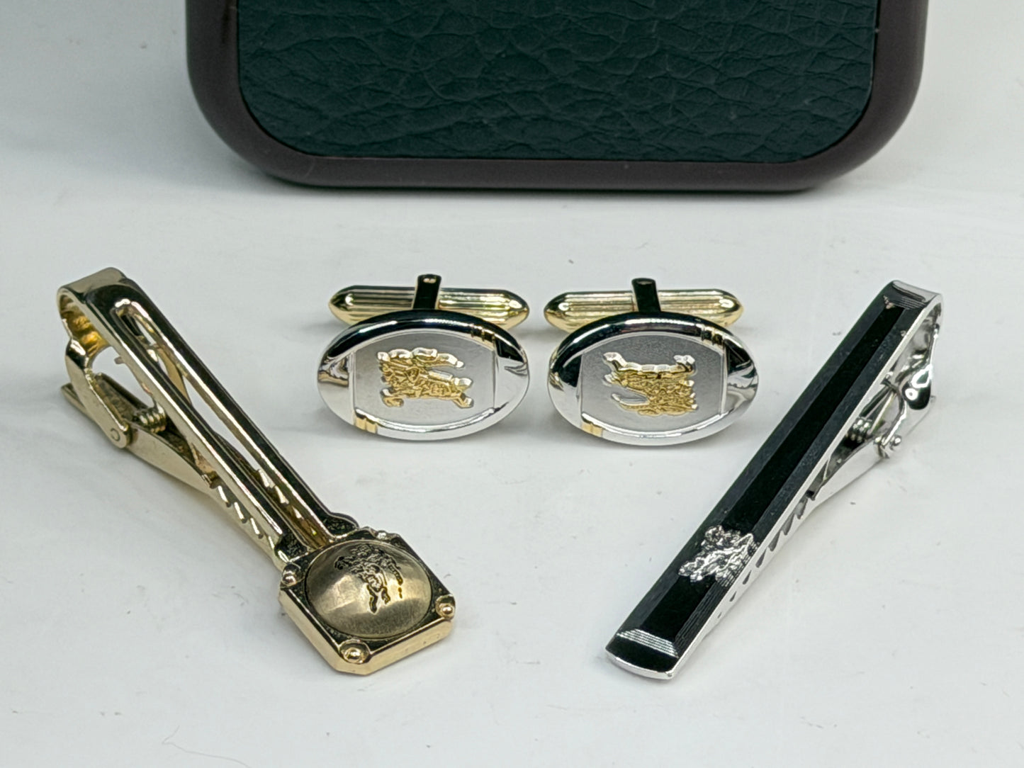 Vintage Burberrys Cufflinks Tie Bar Set Knight Motif SS3290