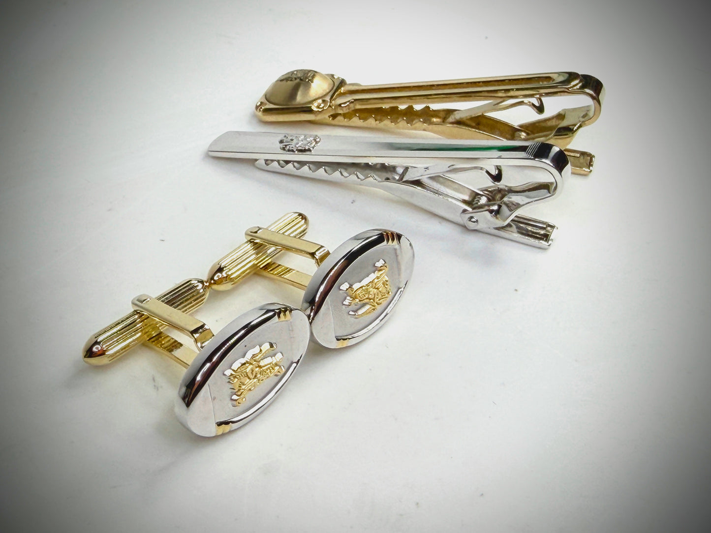 Vintage Burberrys Cufflinks Tie Bar Set Knight Motif SS3290