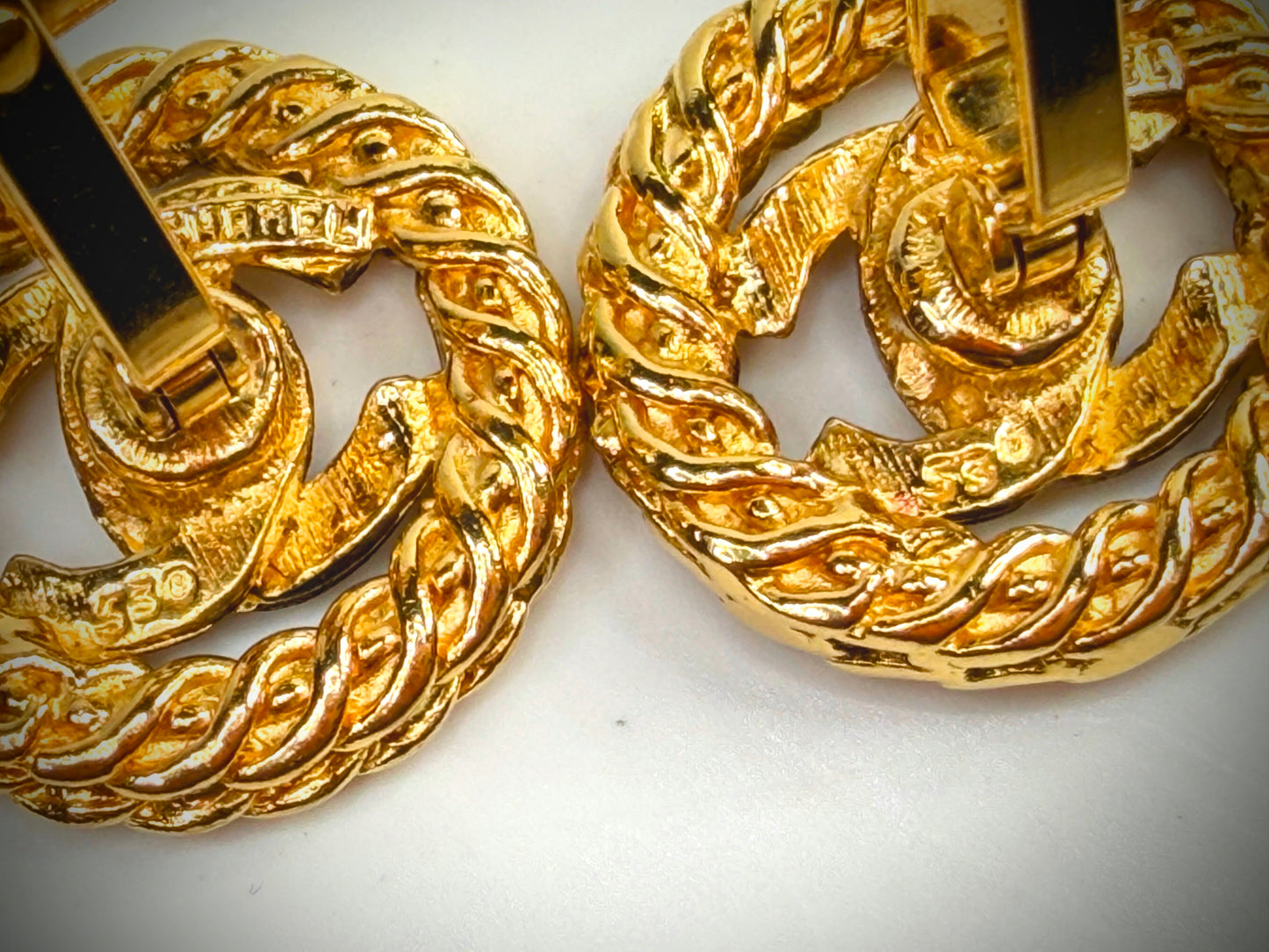Vintage Chanel Gold Tone Round Logo Cufflinks SS322