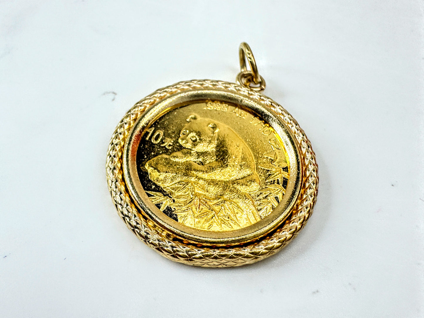 14K Gold 1999 Chinese Panda 1/10 oz Gold Coin Pendant Bezel 10 Yuan 4.7g JR1701