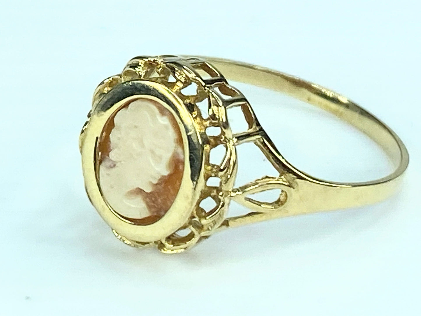 Vintage 10K yellow gold hand carved Shell Cameo lady ring s11 2.1g JR9926