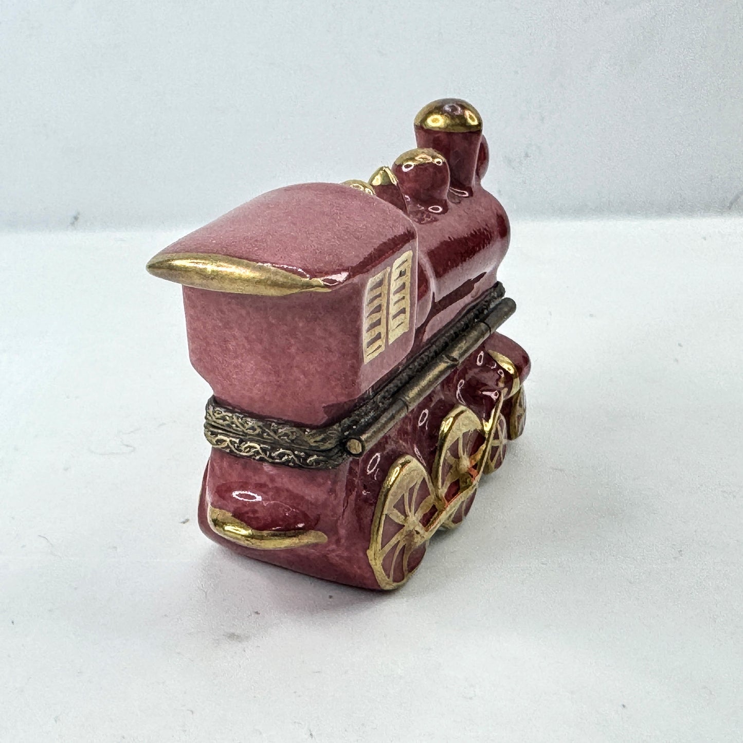 Peint Main Limoges France Red Train Locomotive Porcelain Hinged TrinketBox A1039
