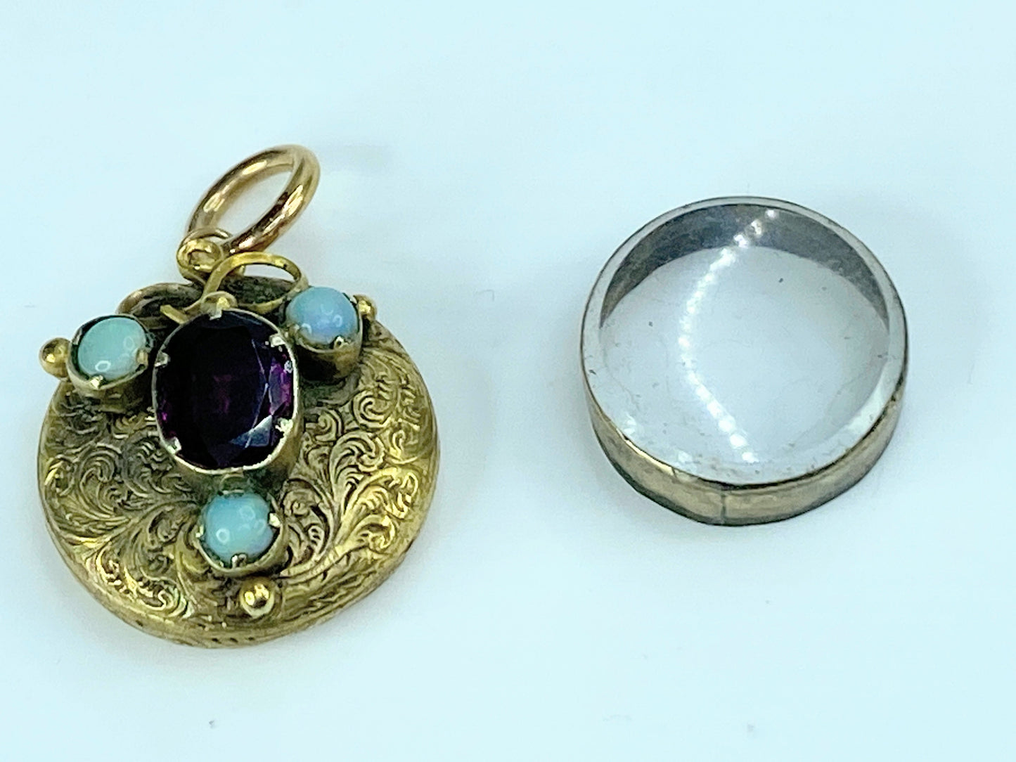 Antique Victorian 18 karat oval faceted Garnet Opal locket pendant 6.4g JR9929