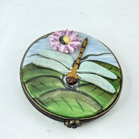 Vintage Limoges Peint Main Dragonfly Frog Lily Pad Trinket Box L.D. A1031