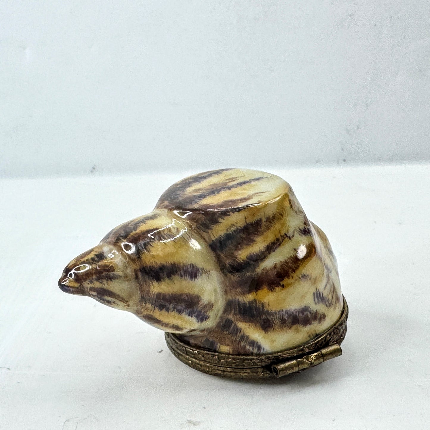 La Gloriette Limoges France Hand-Painted Porcelain Seashell Trinket Box A1033