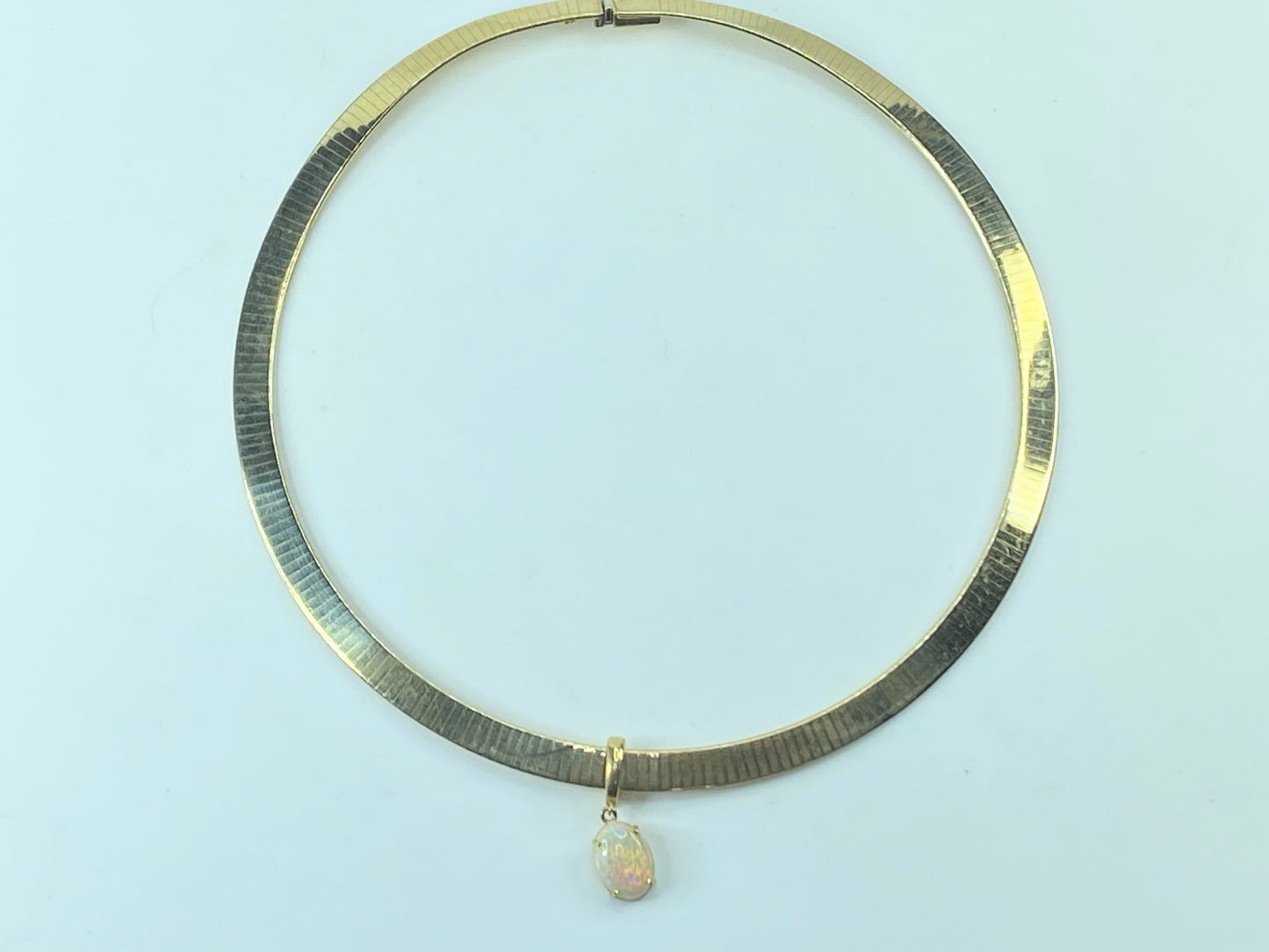 14K Polished Flexible 8mm Omega 7.12ct Oval Opal pendant Choker Necklace JR701