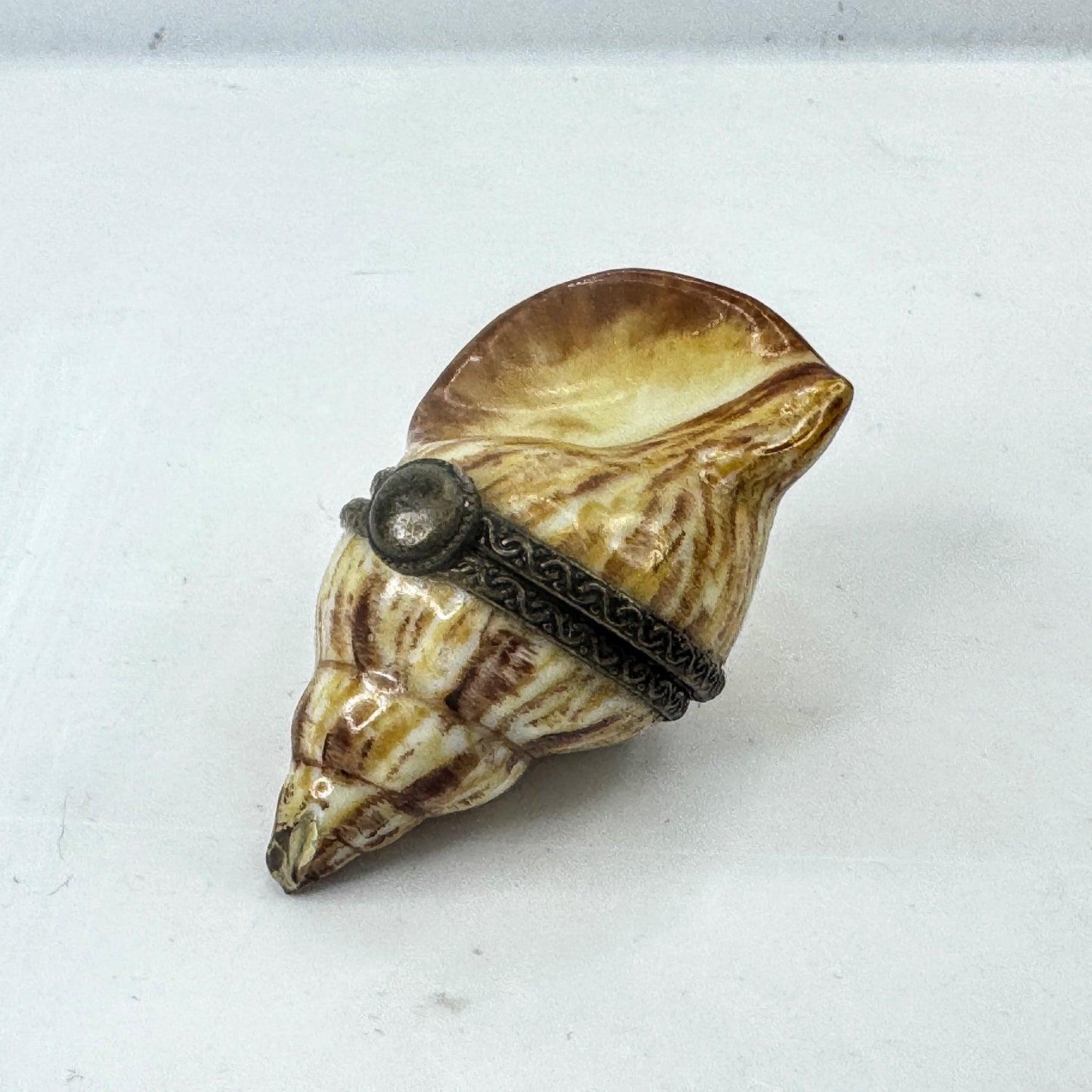 Limoges France Hand Painted Seashell Porcelain Trinket Box Mint A1032