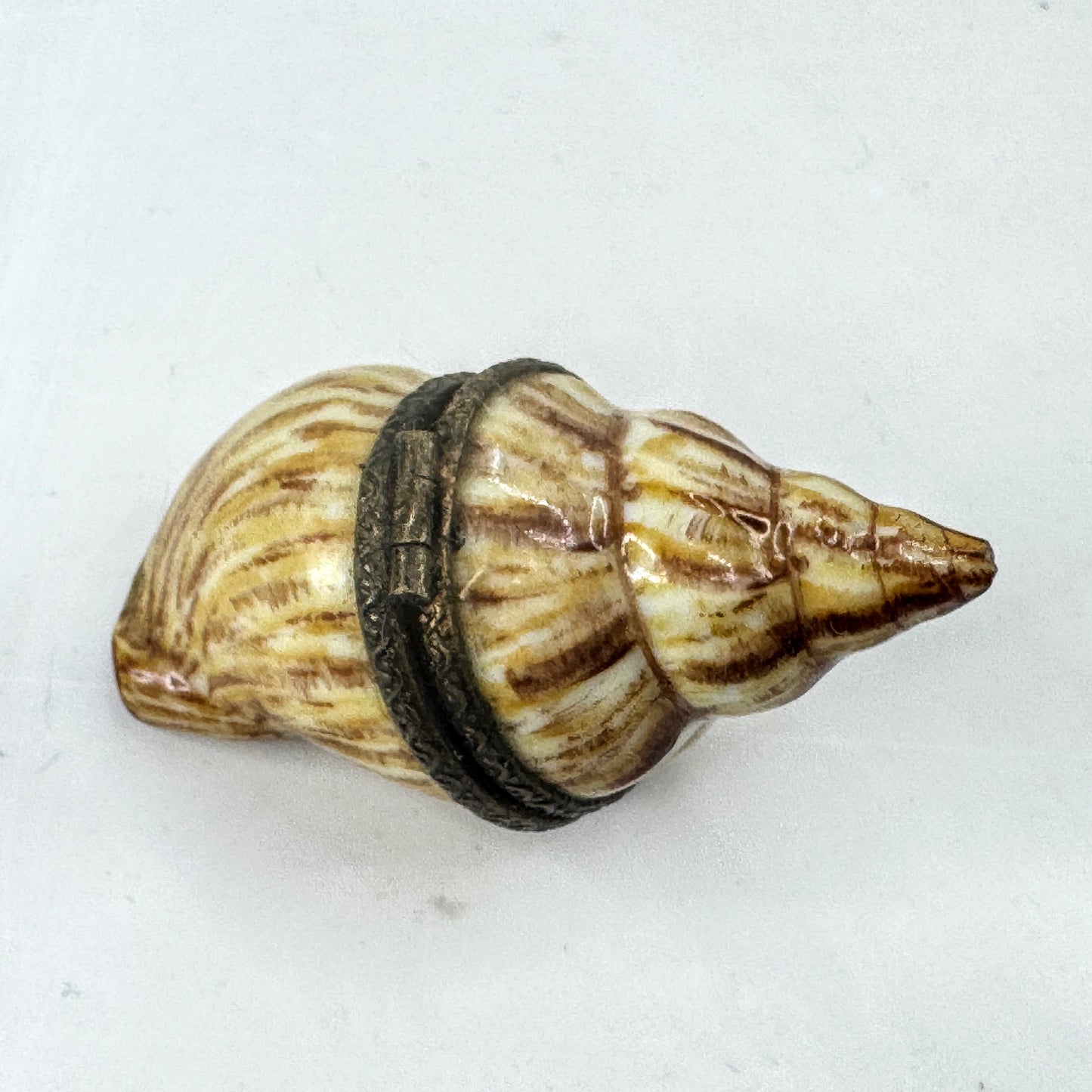 Limoges France Hand Painted Seashell Porcelain Trinket Box Mint A1032