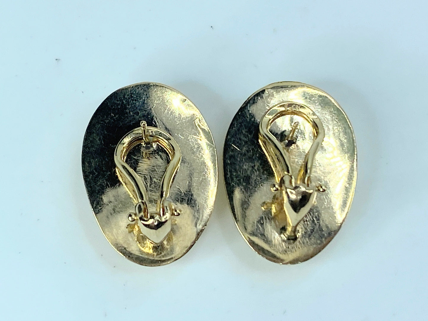 14K yellow gold Clam shape ridded puffy Omega back earrings 7.5g JR9145