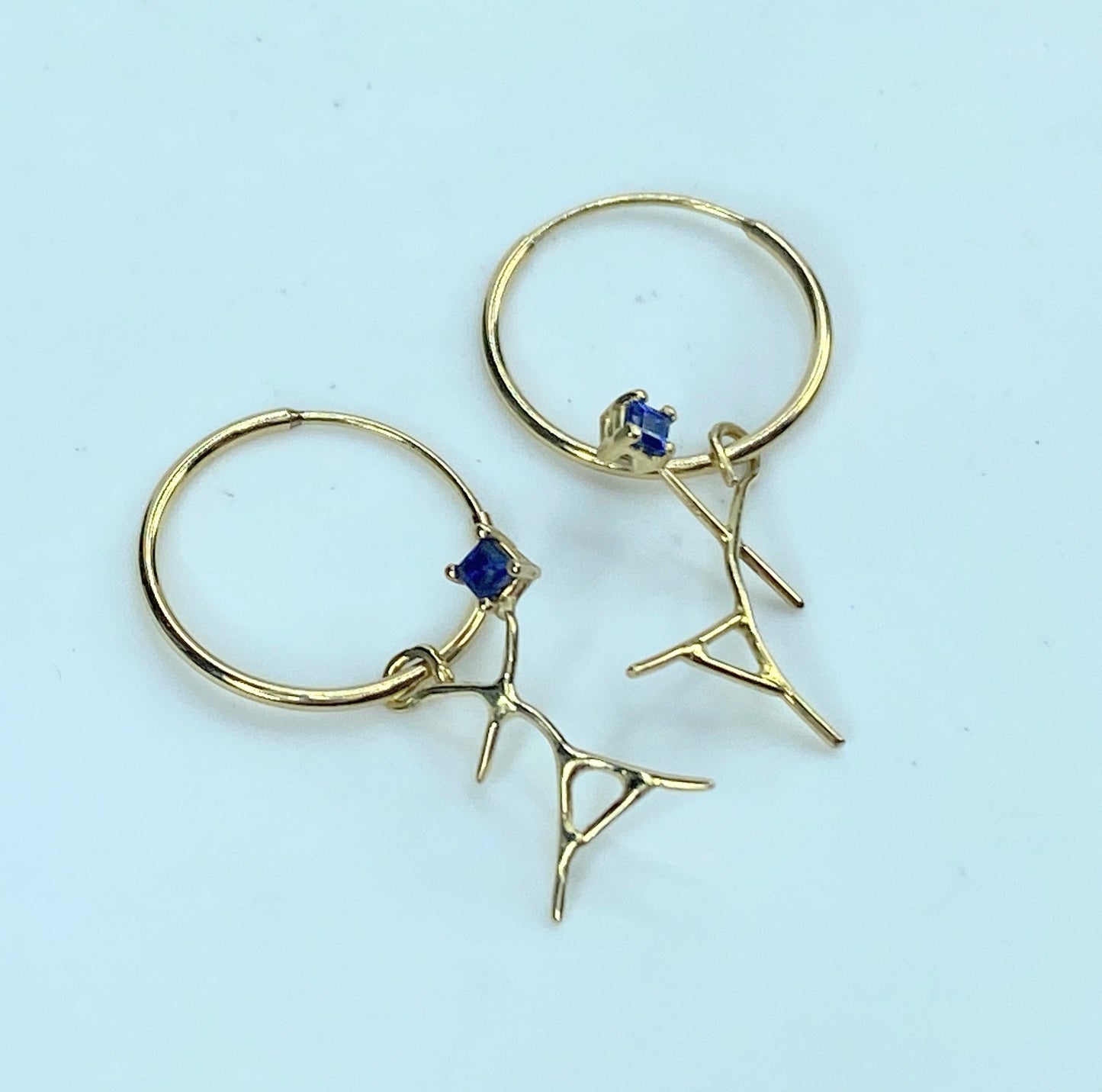 Handmade 14K yellow gold natural Sapphire Dancer Hoop earring JR9146