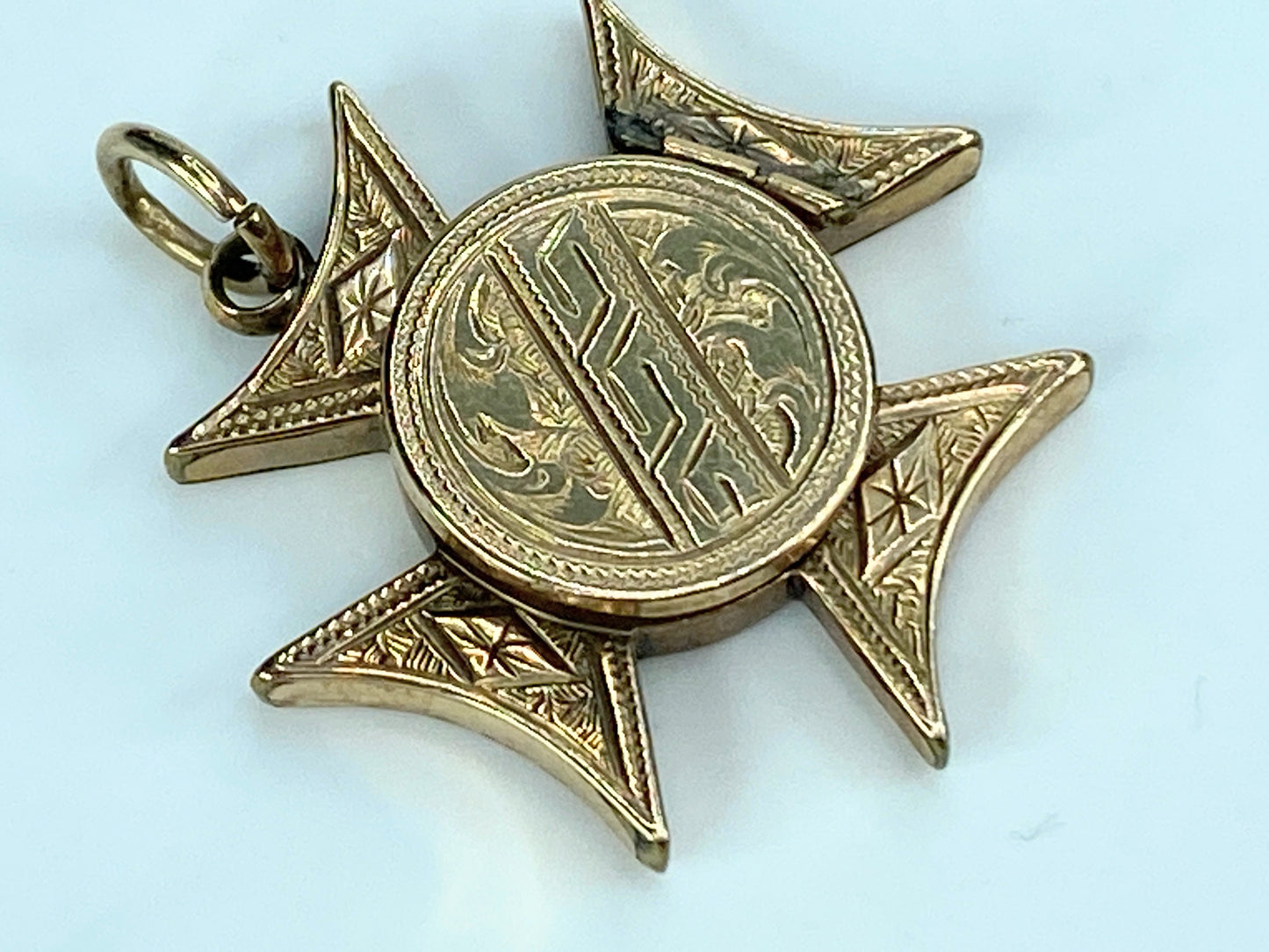 Victorian 10K yelllow gold Maltese Cross Locket pendant 1 1/8" 6.1g JR9941