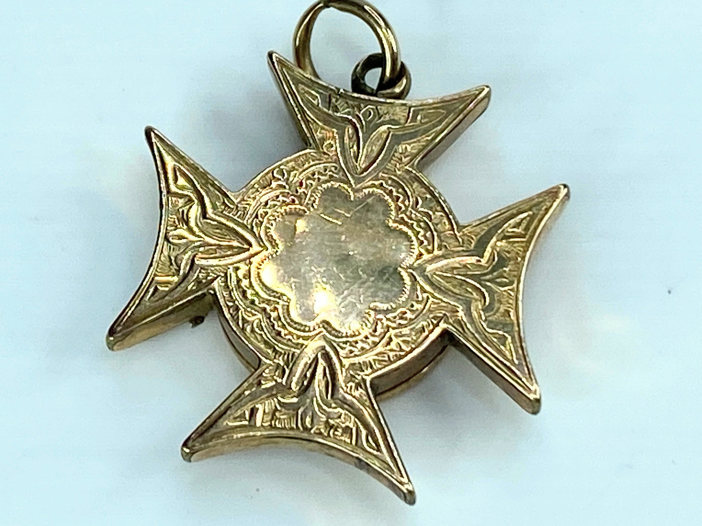 Victorian 10K yelllow gold Maltese Cross Locket pendant 1 1/8" 6.1g JR9941