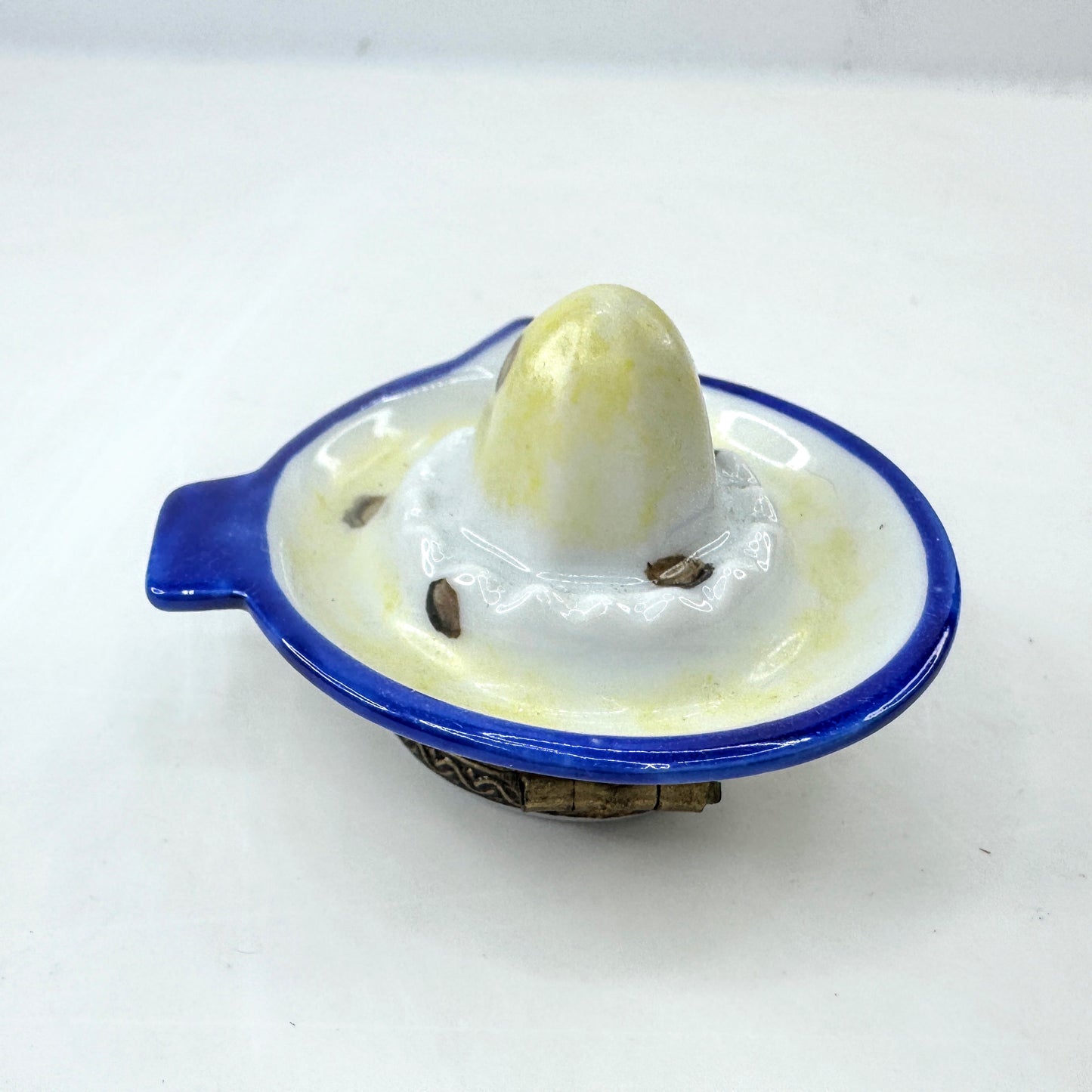 Vintage Limoges Peint Main Hand Painted Lemon Juicer Trinket Box A1040