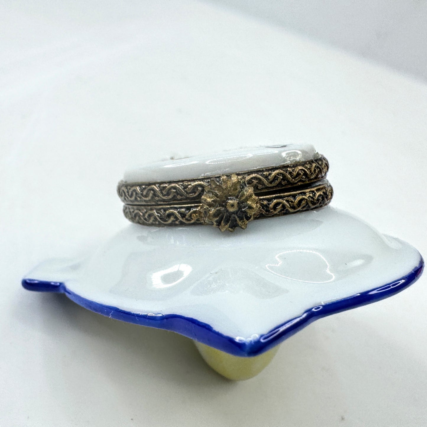 Vintage Limoges Peint Main Hand Painted Lemon Juicer Trinket Box A1040