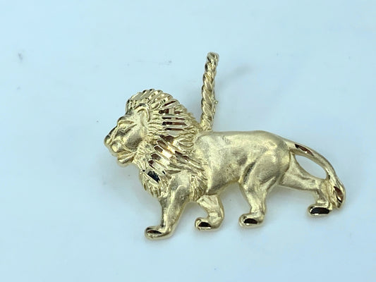 14K yellow gold designer Lion charm pendant 2.9gm JR9148