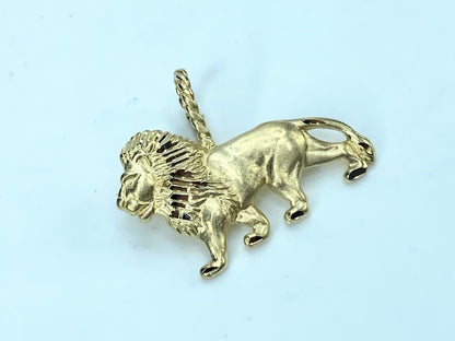 14K yellow gold designer Lion charm pendant 2.9gm JR9148