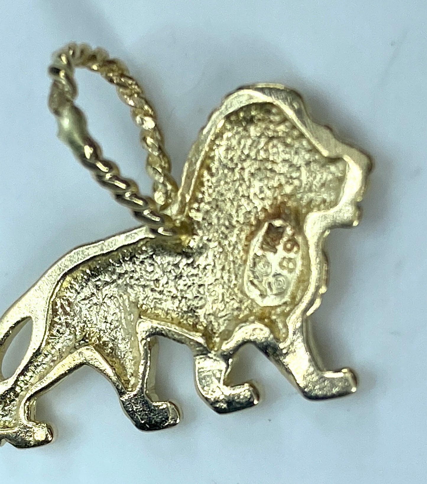 14K yellow gold designer Lion charm pendant 2.9gm JR9148