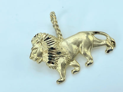 14K yellow gold designer Lion charm pendant 2.9gm JR9148