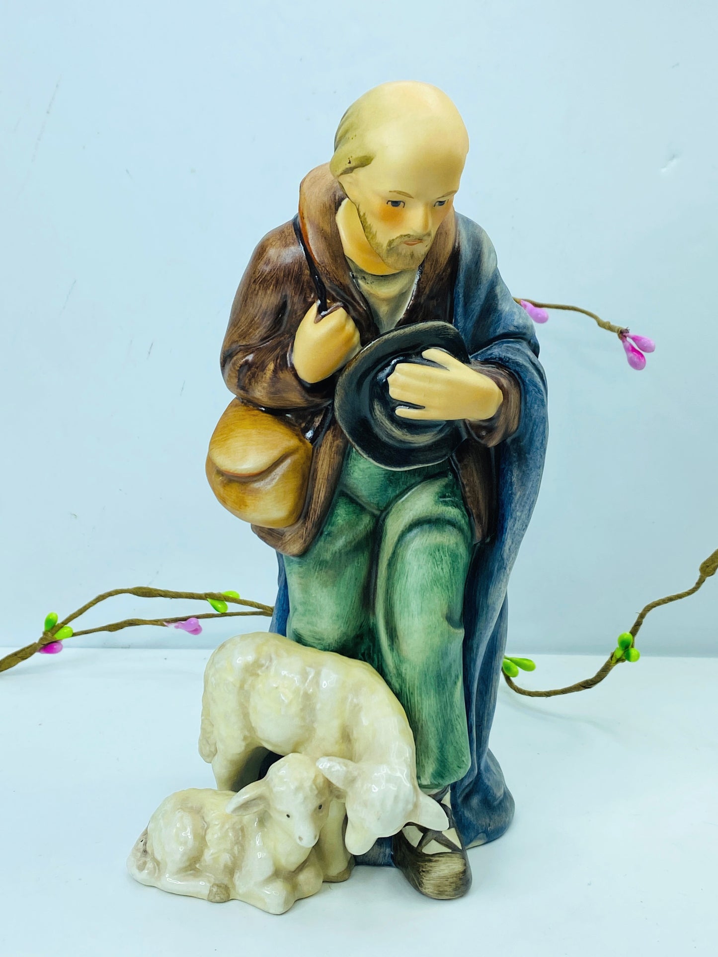 Goebel Hummel 7” Standing Shepherd With Sheep Nativity Figurine TMK-4 A445