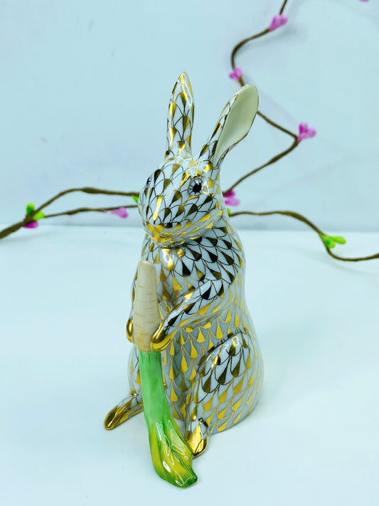 HEREND Guild Bunny Rabbit with Carrot 24K Gold Fishnet Figurine A473