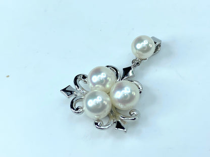 Mikimoto sterling 5.5 - 6.5mm Four Akoya Pearls pendant 2.9g JR9150