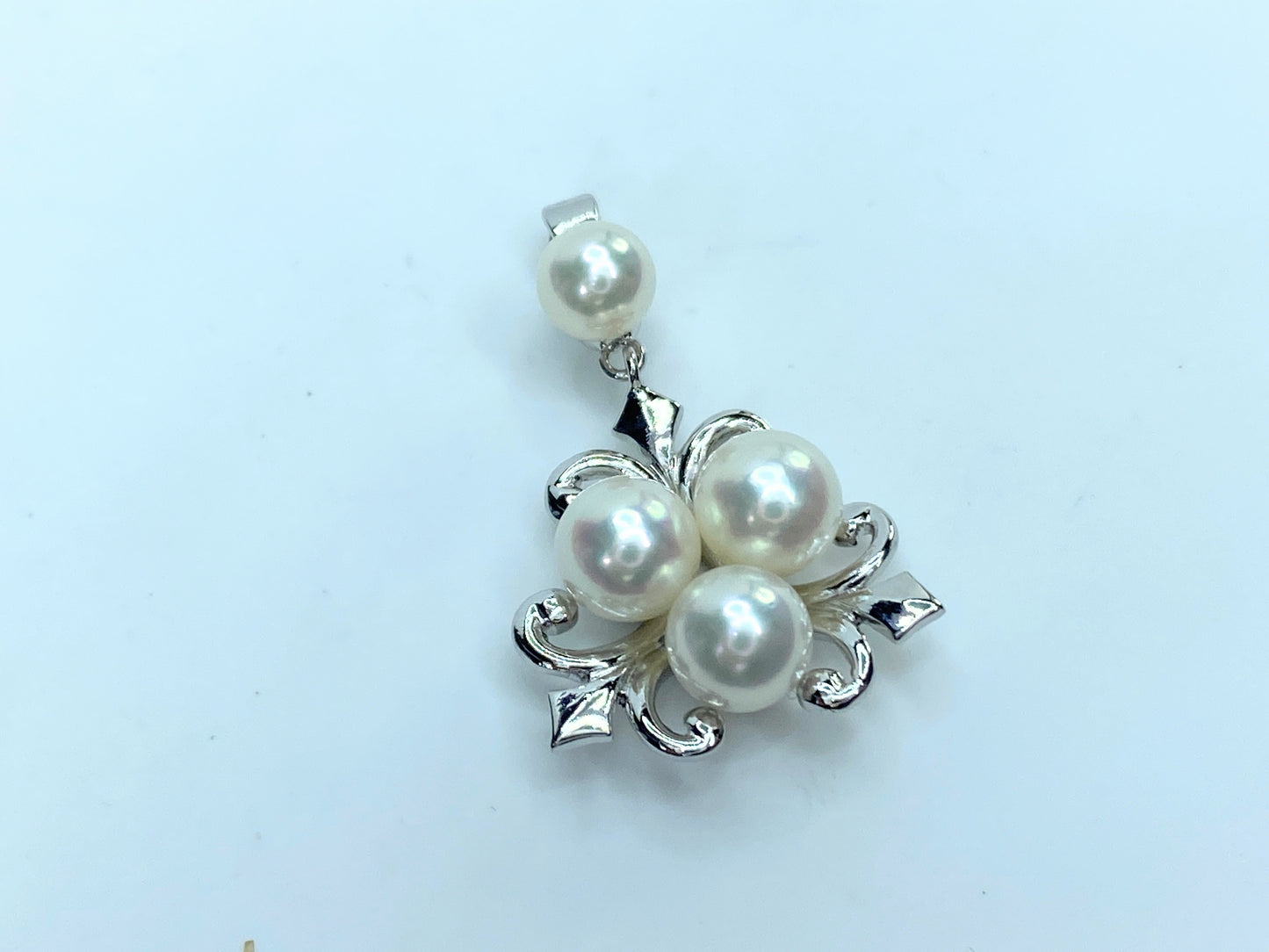 Mikimoto sterling 5.5 - 6.5mm Four Akoya Pearls pendant 2.9g JR9150