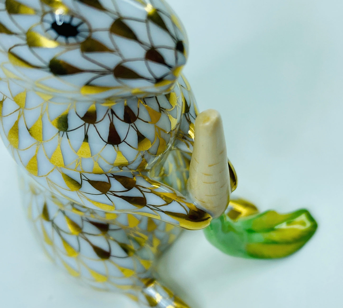 HEREND Guild Bunny Rabbit with Carrot 24K Gold Fishnet Figurine A473