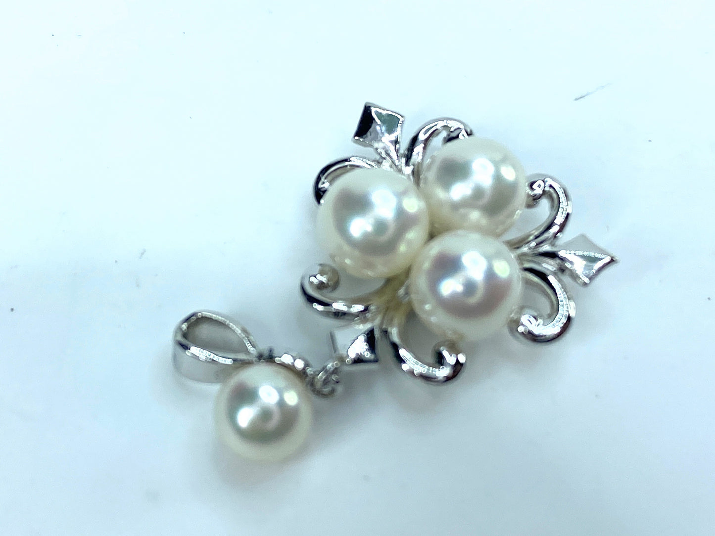 Mikimoto sterling 5.5 - 6.5mm Four Akoya Pearls pendant 2.9g JR9150