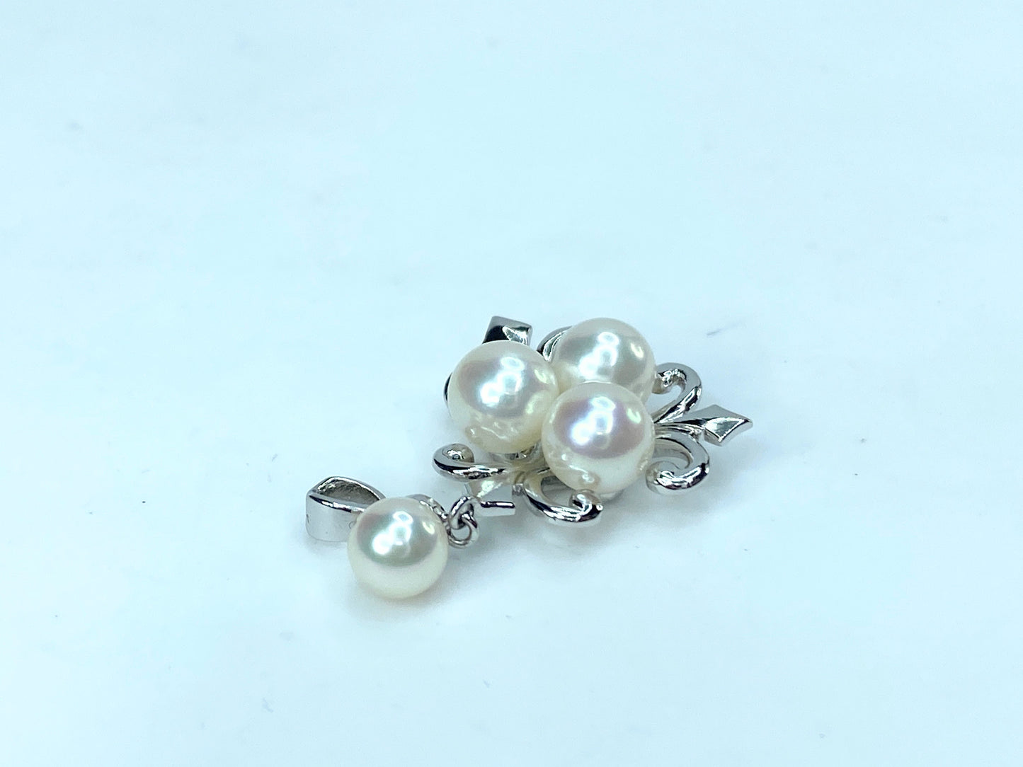 Mikimoto sterling 5.5 - 6.5mm Four Akoya Pearls pendant 2.9g JR9150