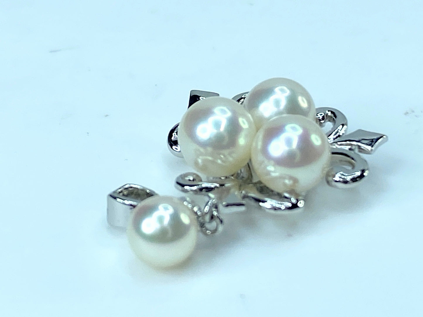 Mikimoto sterling 5.5 - 6.5mm Four Akoya Pearls pendant 2.9g JR9150