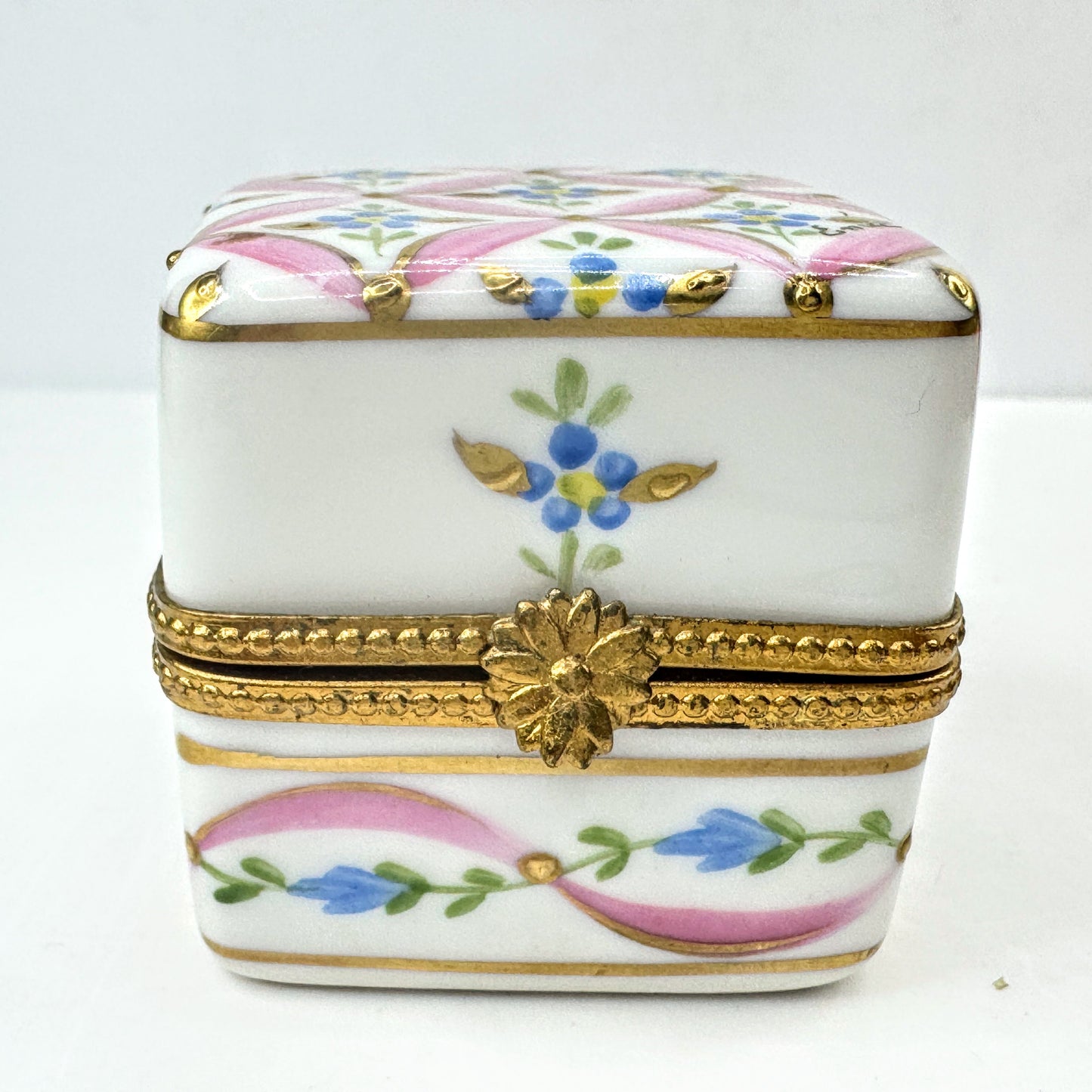Limoges Hand Painted Porcelain Trinket Ring Box Forget-Me-Not Floral A1049