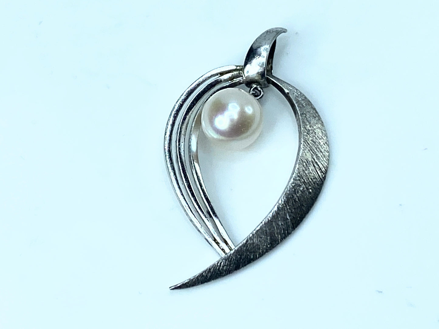 Mikimoto Sterling 8.0mm Dangle Akoya Pearl pendant 3.3g JR9152