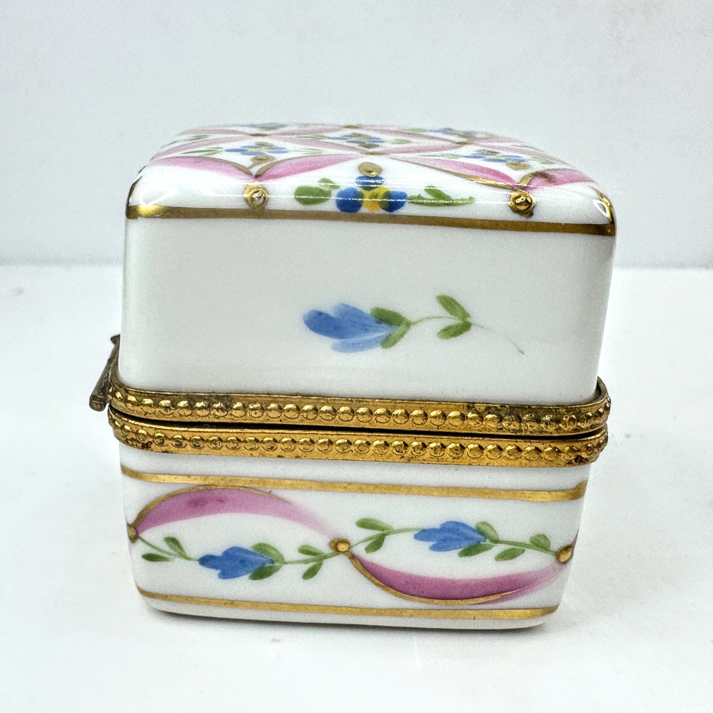 Limoges Hand Painted Porcelain Trinket Ring Box Forget-Me-Not Floral A1049
