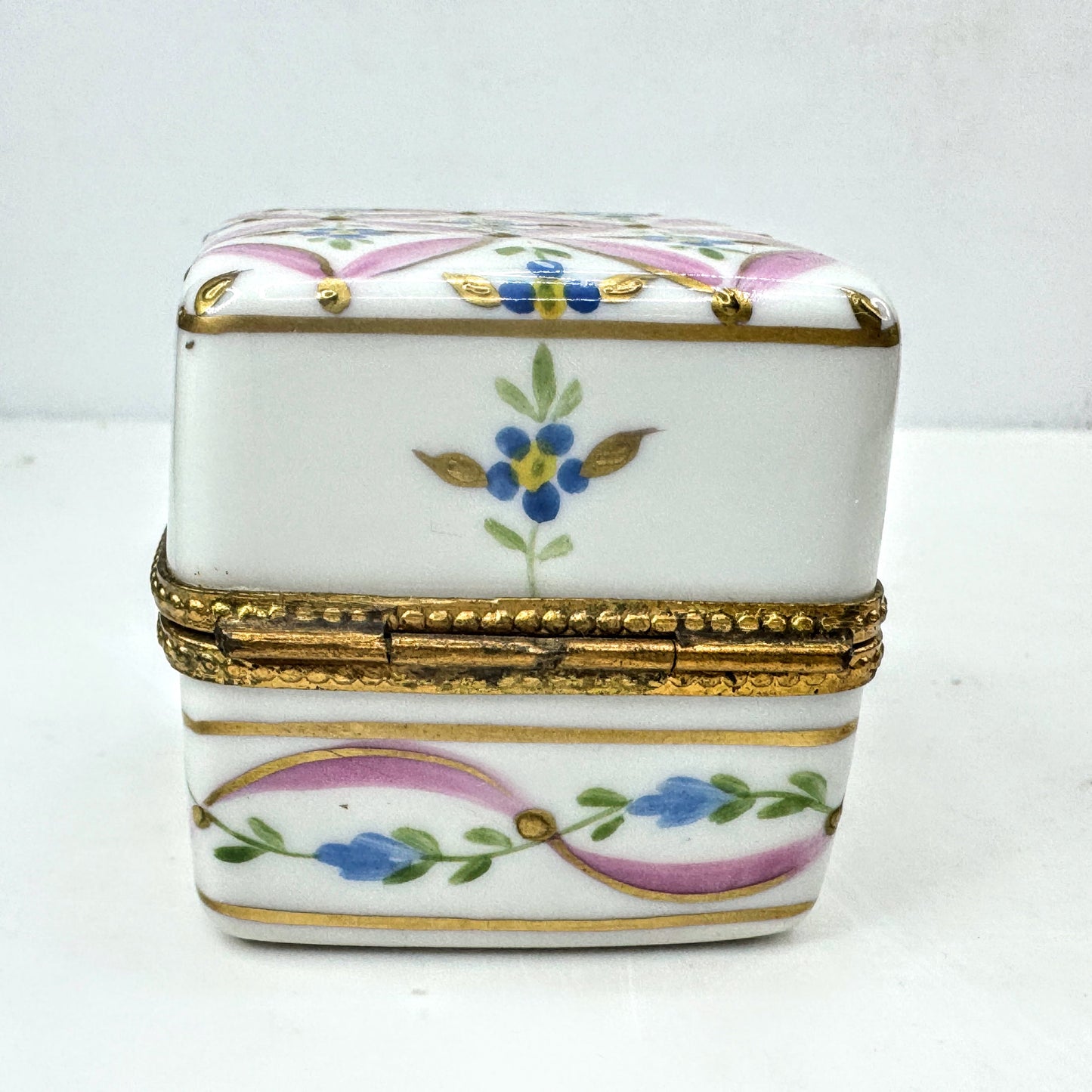 Limoges Hand Painted Porcelain Trinket Ring Box Forget-Me-Not Floral A1049