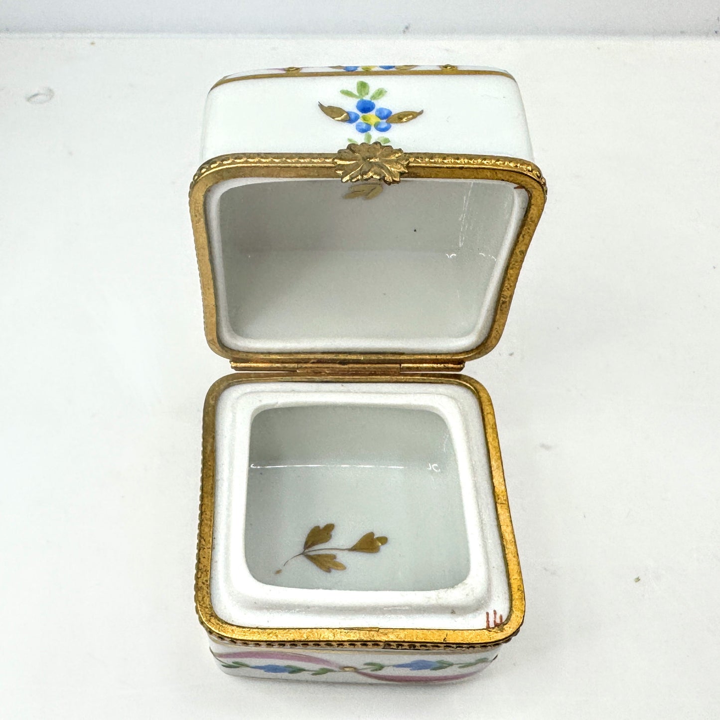 Limoges Hand Painted Porcelain Trinket Ring Box Forget-Me-Not Floral A1049