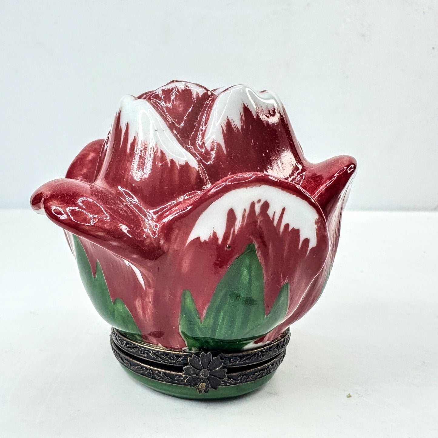 Vintage Limoges France Peint Main Red Rose Bud Porcelain Trinket Box A1052